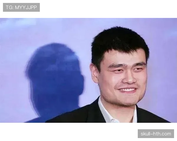 姚明真是靠身高住豪宅，电梯都得特别定制，普通人羡慕哭了